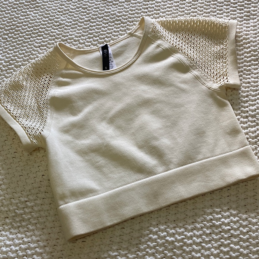 Savvi fit cream cropped workout top size small worn once